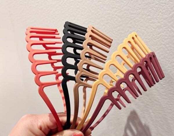 (pack of 2 ) Comb plastic  hair bands Plastic Non Slip Wave Hairbands, Womens Comfortable Head Bands (random color)