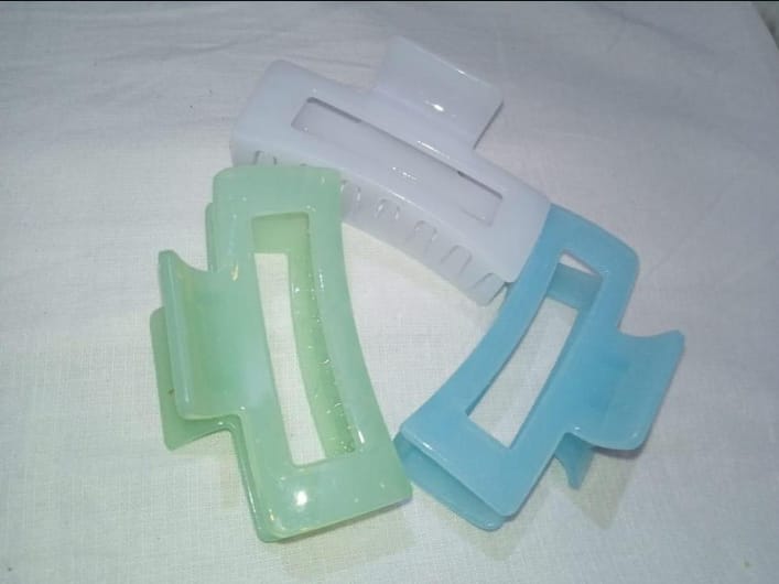 (Pack of 3) non breakable plastic catcher (random color)